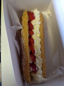 Strawberry éclair